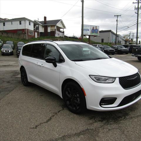 new 2024 Chrysler Pacifica car, priced at $54,781