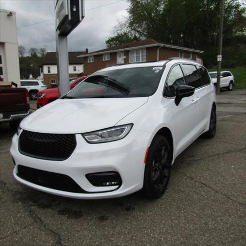 new 2024 Chrysler Pacifica car, priced at $54,781