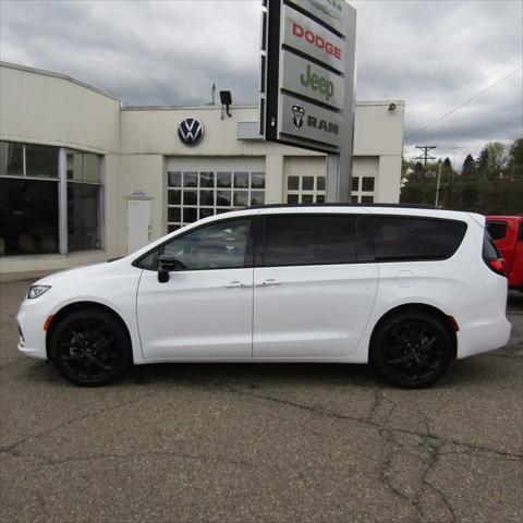 new 2024 Chrysler Pacifica car, priced at $54,781