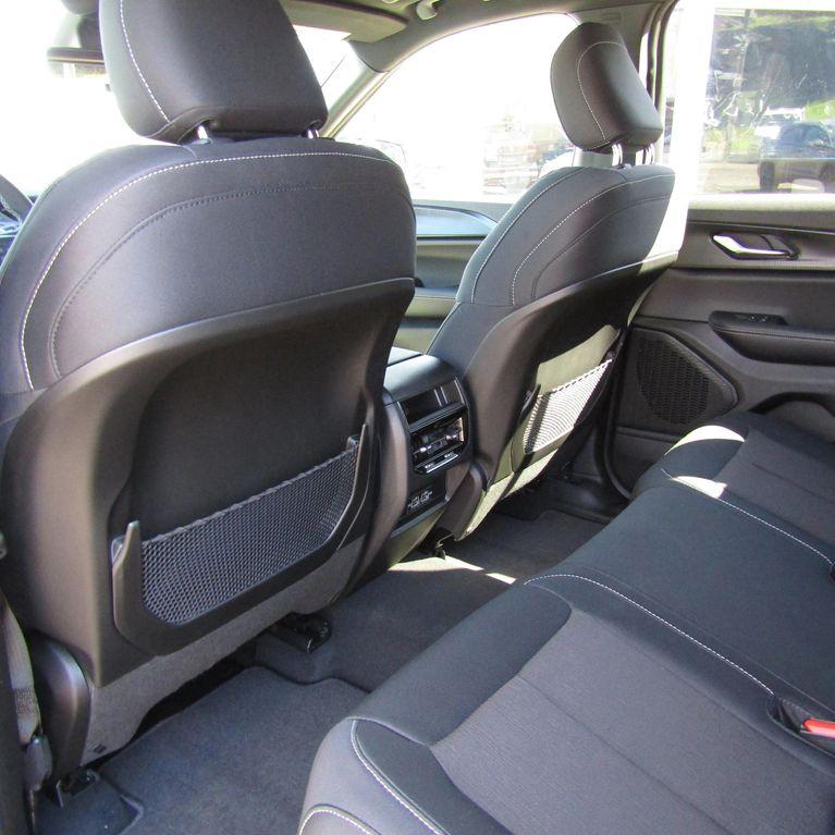 new 2025 Jeep Grand Cherokee car, priced at $33,415