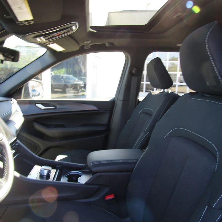 new 2025 Jeep Grand Cherokee car, priced at $33,415