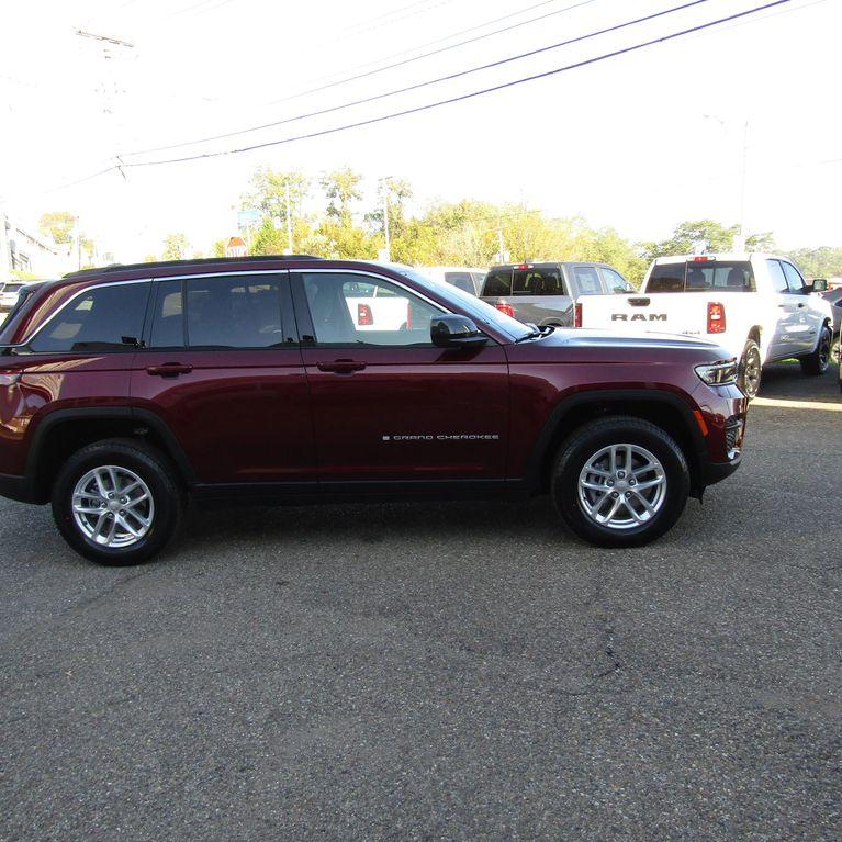new 2025 Jeep Grand Cherokee car, priced at $33,415