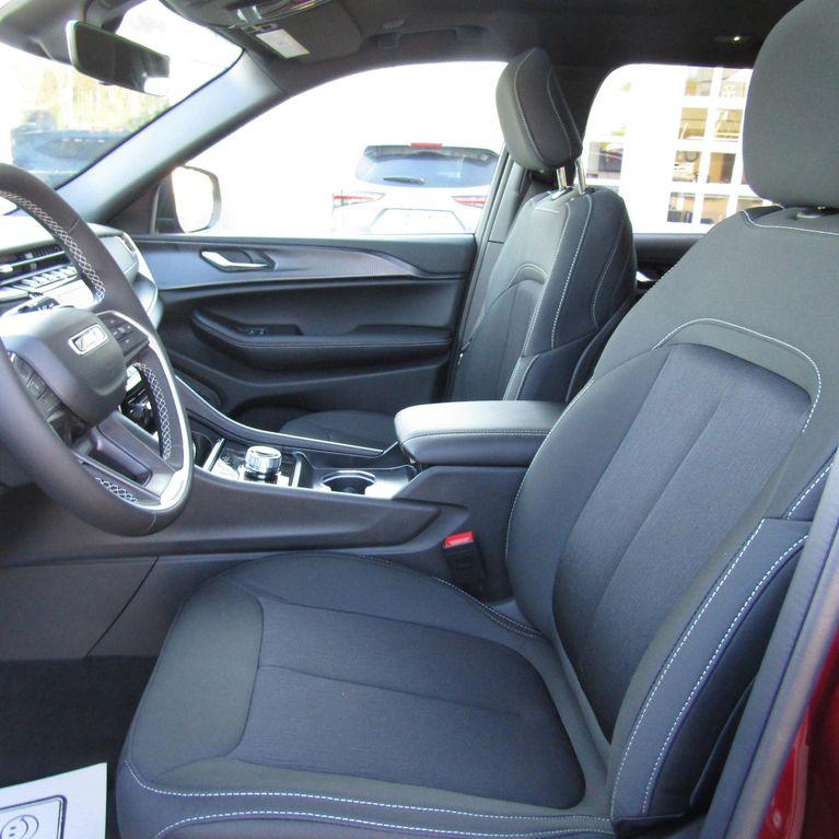 new 2025 Jeep Grand Cherokee car, priced at $33,415