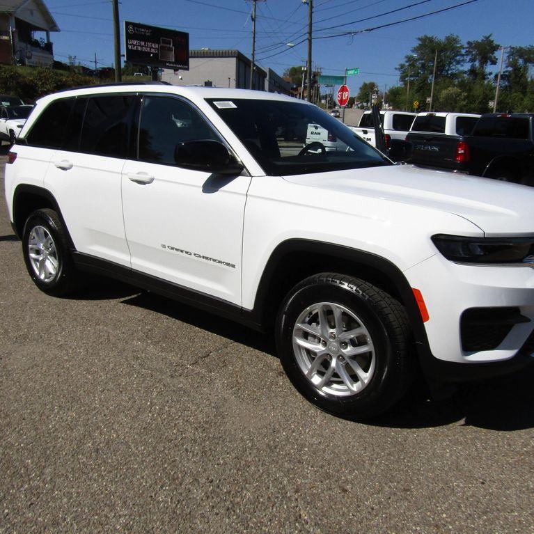 new 2025 Jeep Grand Cherokee car, priced at $32,879