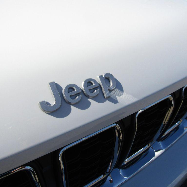 new 2025 Jeep Grand Cherokee car, priced at $32,879