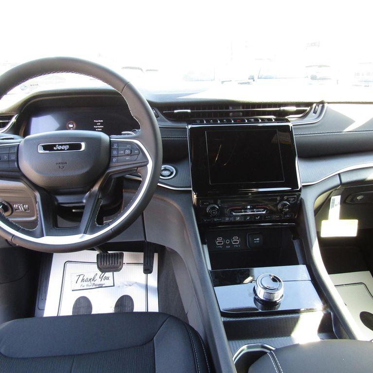 new 2025 Jeep Grand Cherokee car, priced at $32,879