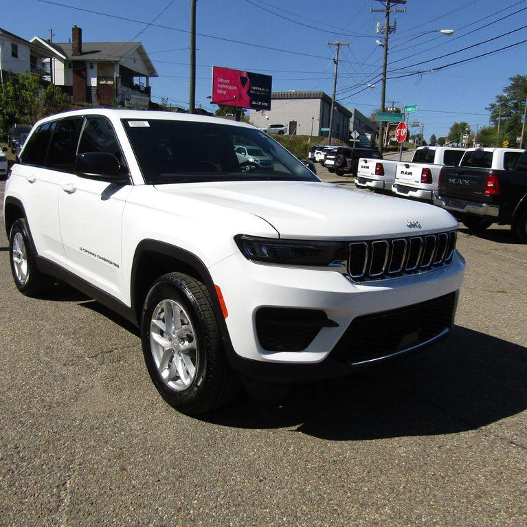 new 2025 Jeep Grand Cherokee car, priced at $32,879