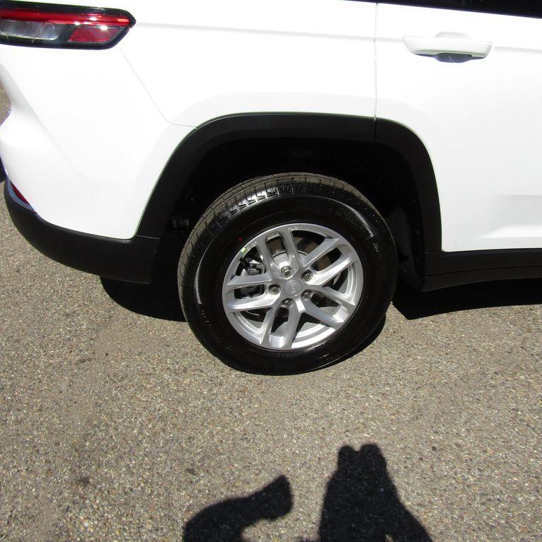 new 2025 Jeep Grand Cherokee car, priced at $32,879