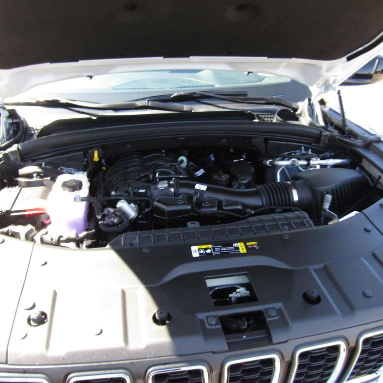 new 2025 Jeep Grand Cherokee car, priced at $32,879