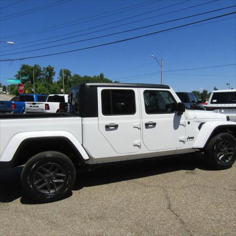 new 2024 Jeep Gladiator car, priced at $37,841