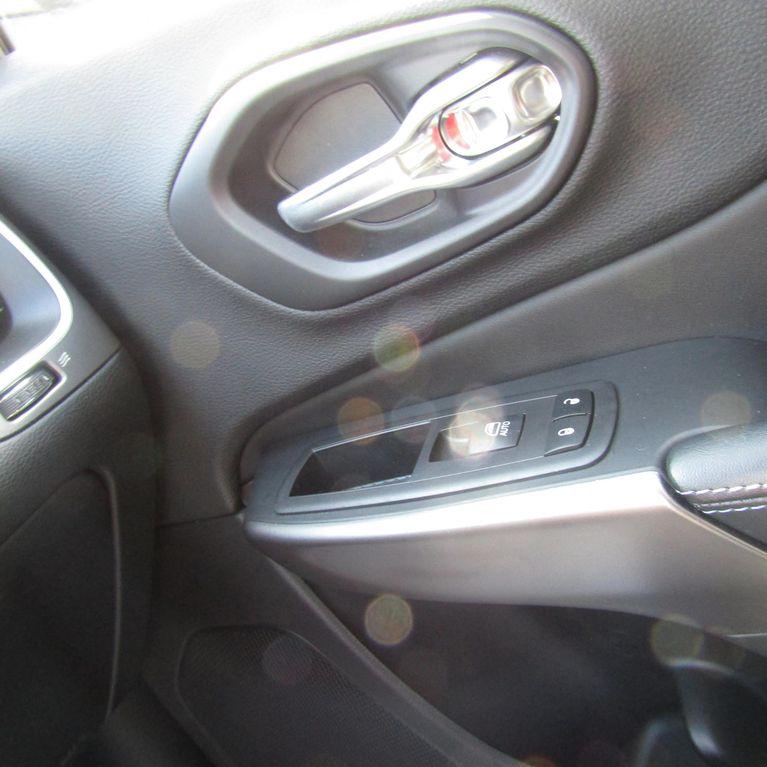 used 2019 Jeep Cherokee car, priced at $18,975