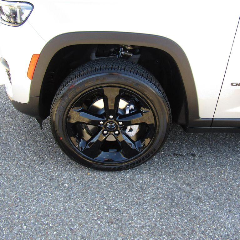 new 2025 Jeep Grand Cherokee car, priced at $36,813