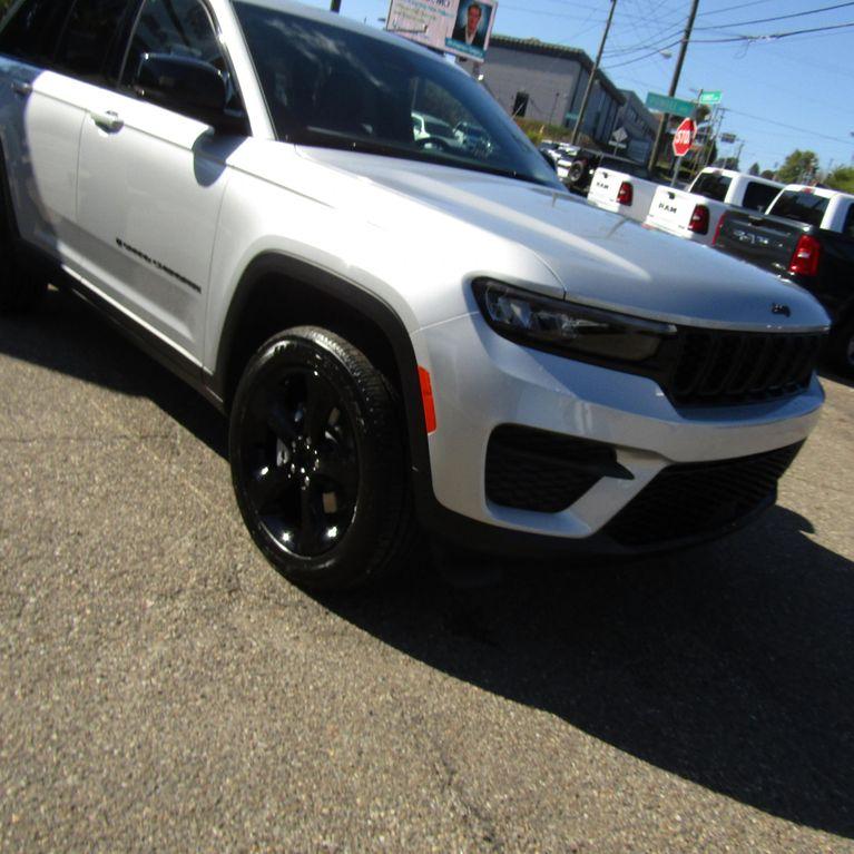 new 2025 Jeep Grand Cherokee car, priced at $36,813