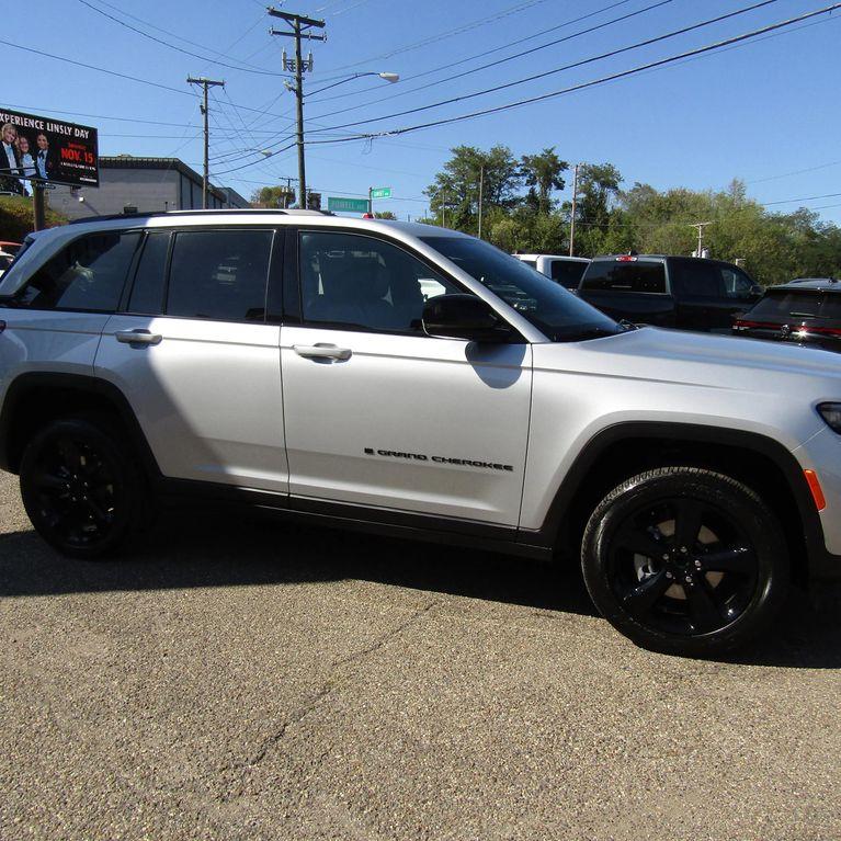 new 2025 Jeep Grand Cherokee car, priced at $36,813