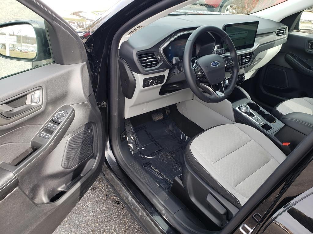 new 2025 Ford Escape car, priced at $28,118