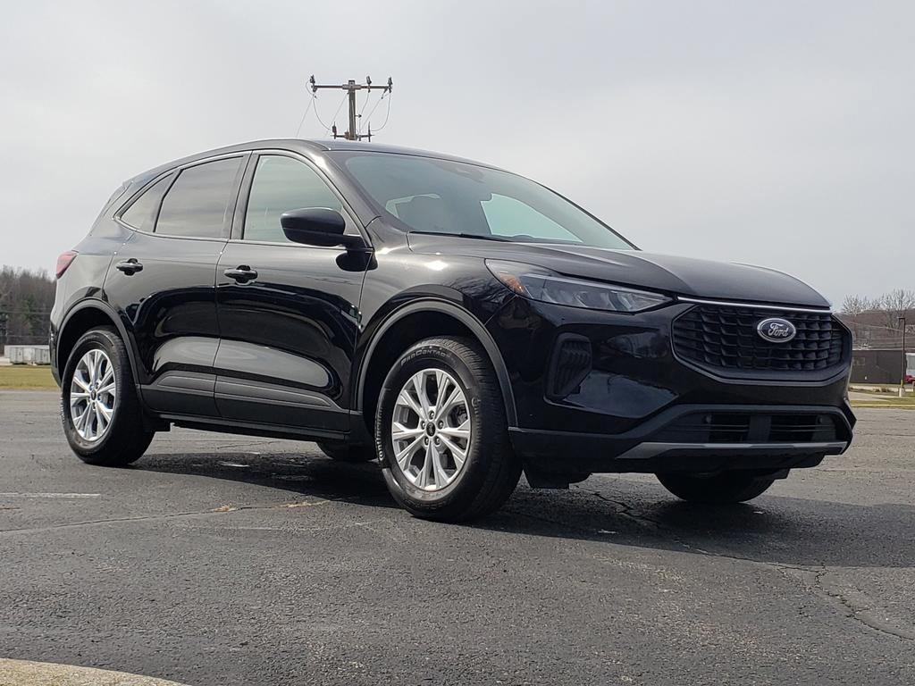 new 2025 Ford Escape car, priced at $28,118