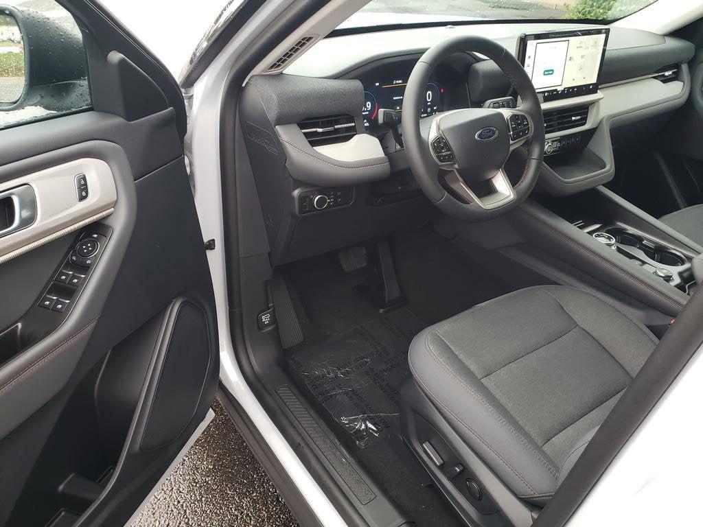 new 2025 Ford Explorer car, priced at $41,300