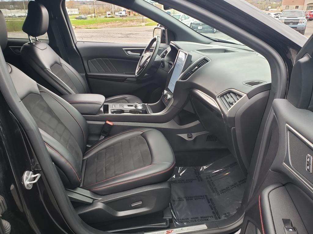 used 2022 Ford Edge car, priced at $29,900