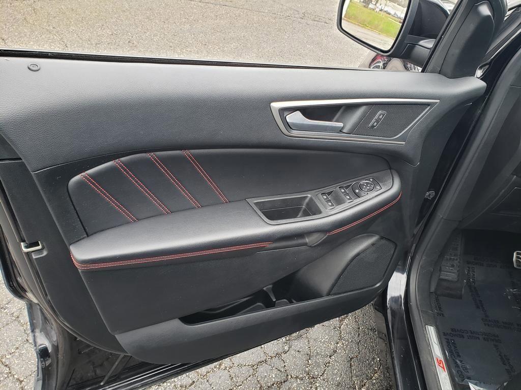 used 2022 Ford Edge car, priced at $29,900