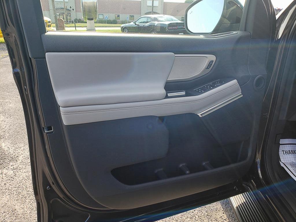 new 2025 Ford Expedition car, priced at $69,600