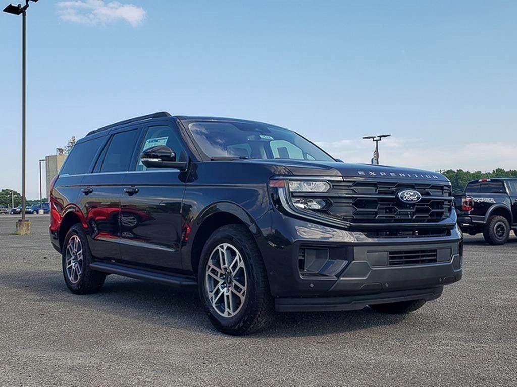 new 2025 Ford Expedition car, priced at $69,600