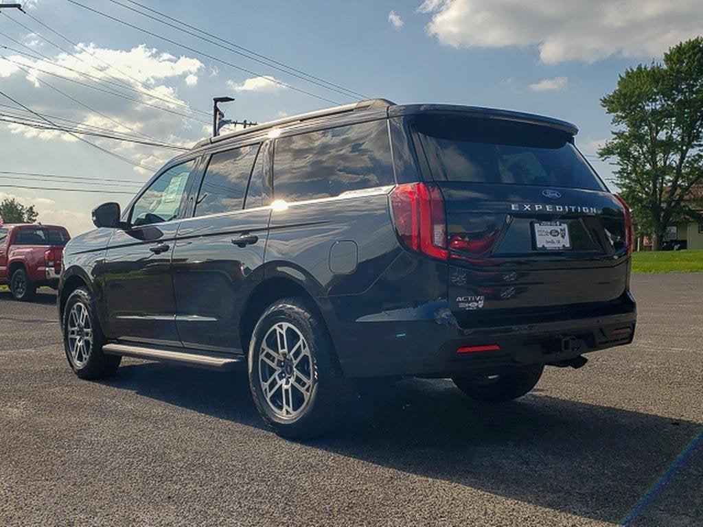 new 2025 Ford Expedition car, priced at $69,600