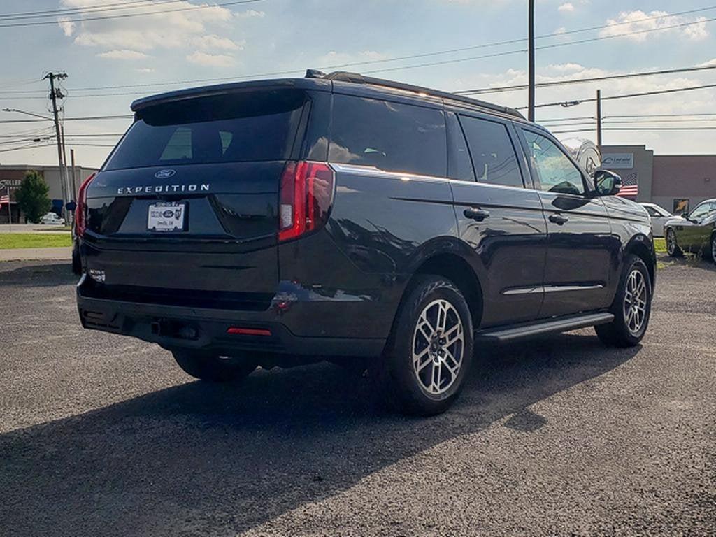 new 2025 Ford Expedition car, priced at $69,600