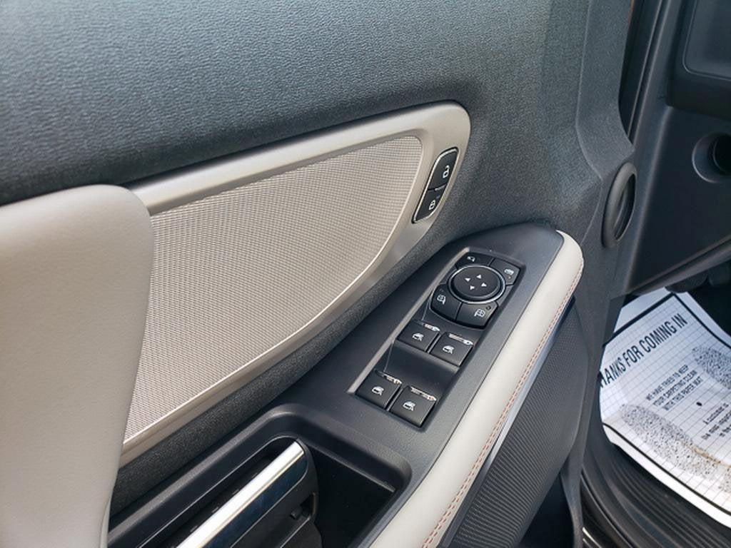 new 2025 Ford Expedition car, priced at $69,600