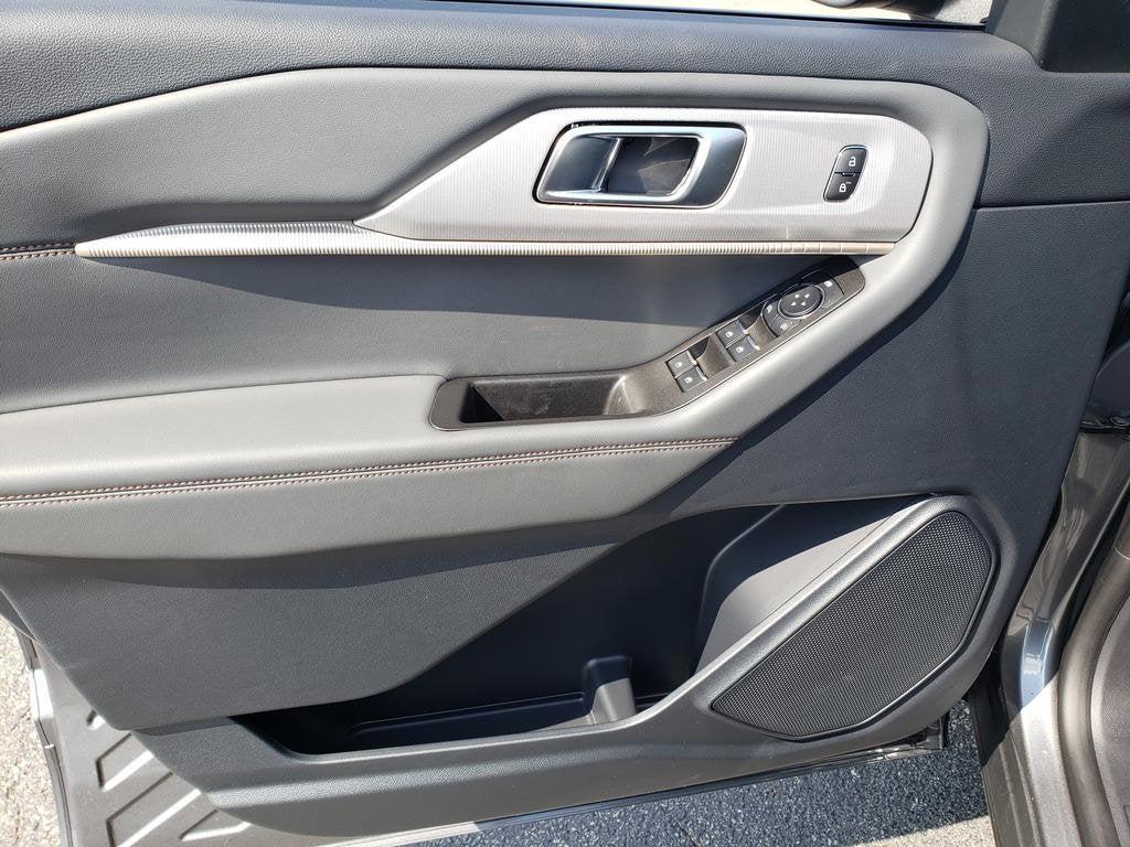 new 2025 Ford Explorer car, priced at $44,320