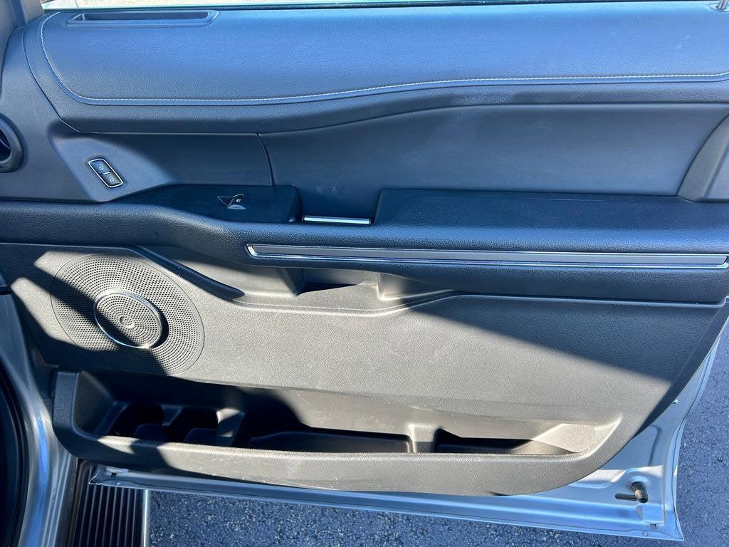 used 2023 Ford Expedition car, priced at $42,656