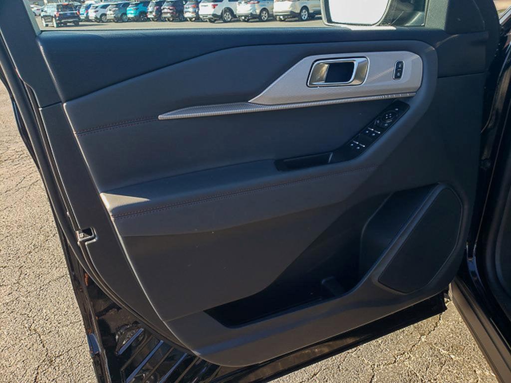 new 2025 Ford Explorer car, priced at $47,500