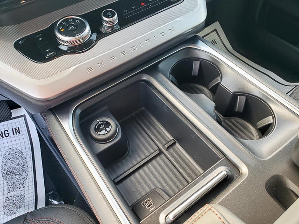 new 2025 Ford Expedition Max car, priced at $70,715
