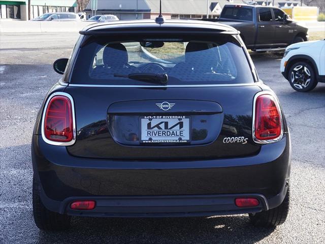 used 2022 MINI Hardtop car, priced at $16,495