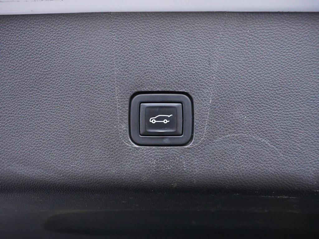 used 2021 Chevrolet Traverse car, priced at $20,790