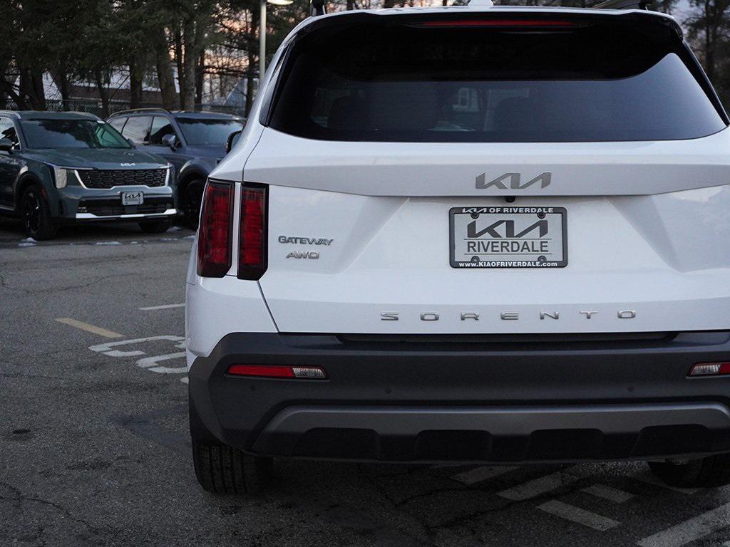 used 2022 Kia Sorento car, priced at $23,299