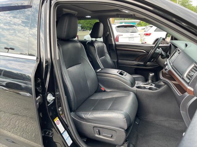 used 2015 Toyota Highlander car, priced at $19,290