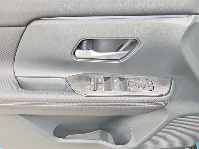 new 2025 Nissan Kicks car, priced at $29,850