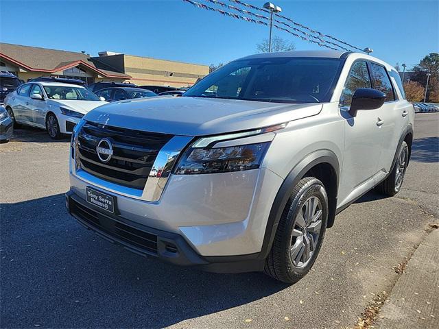 new 2025 Nissan Pathfinder car, priced at $39,010