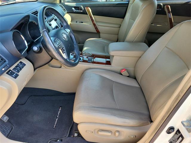 used 2013 Toyota Highlander car, priced at $11,720