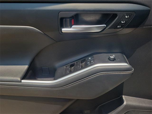 used 2022 Toyota Highlander Hybrid car, priced at $34,980