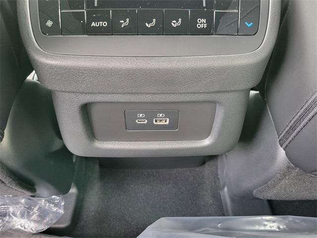 new 2025 Nissan Pathfinder car, priced at $42,620