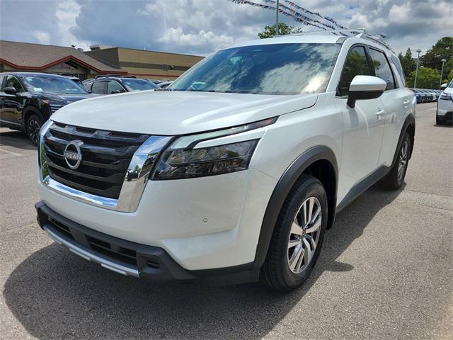 new 2025 Nissan Pathfinder car, priced at $44,592