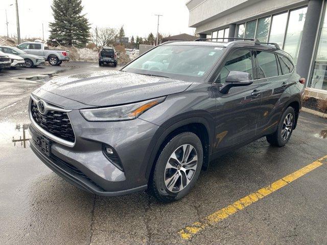 used 2021 Toyota Highlander car, priced at $33,900