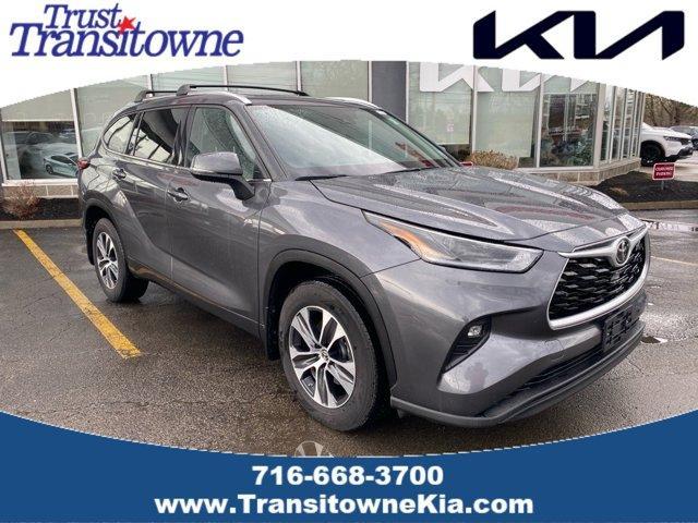 used 2021 Toyota Highlander car, priced at $33,900