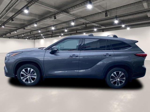 used 2021 Toyota Highlander car, priced at $33,300