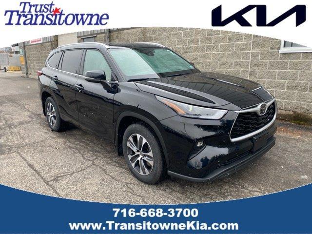 used 2022 Toyota Highlander car, priced at $37,919