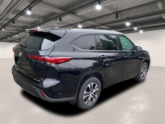 used 2022 Toyota Highlander car, priced at $37,600