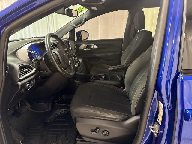 used 2020 Chrysler Pacifica car, priced at $18,484