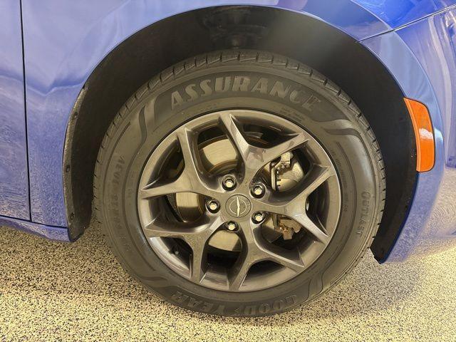 used 2020 Chrysler Pacifica car, priced at $18,484