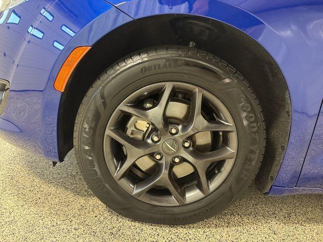 used 2020 Chrysler Pacifica car, priced at $18,484